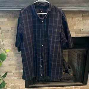 Black/gray men’s short sleeve dress shirt